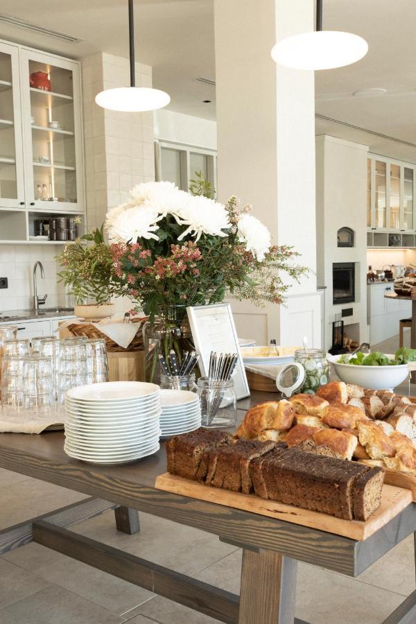 Runo Hotel Порво Екстериор снимка A buffet