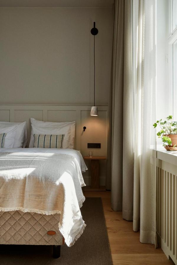 Runo Hotel Порво Екстериор снимка A pendant light